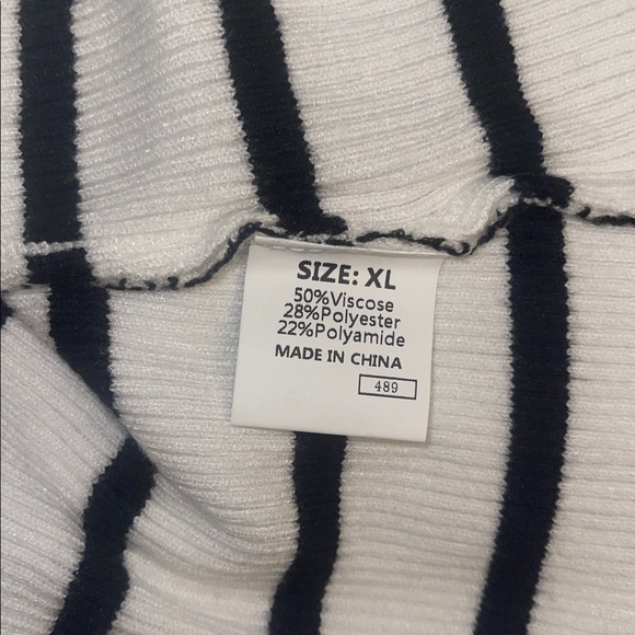 Elegant Striped Long Sleeve Crew Neck Knit Top NWOT - Picture 4 of 4